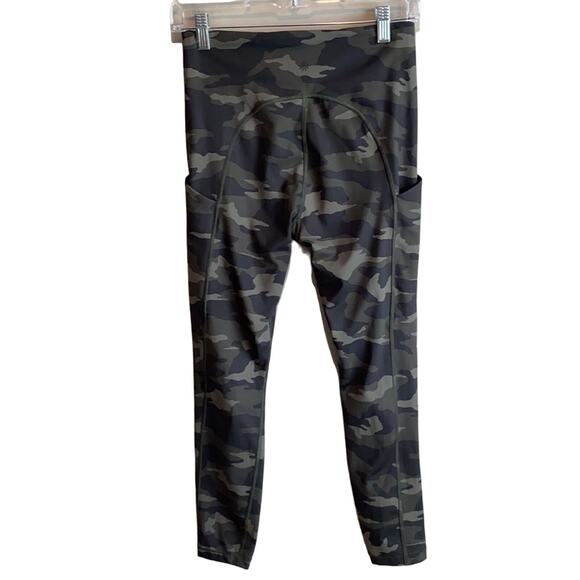 Athleta Ultimate Stash Pocket Camo 7/8 Tight S - Picture 5 of 13